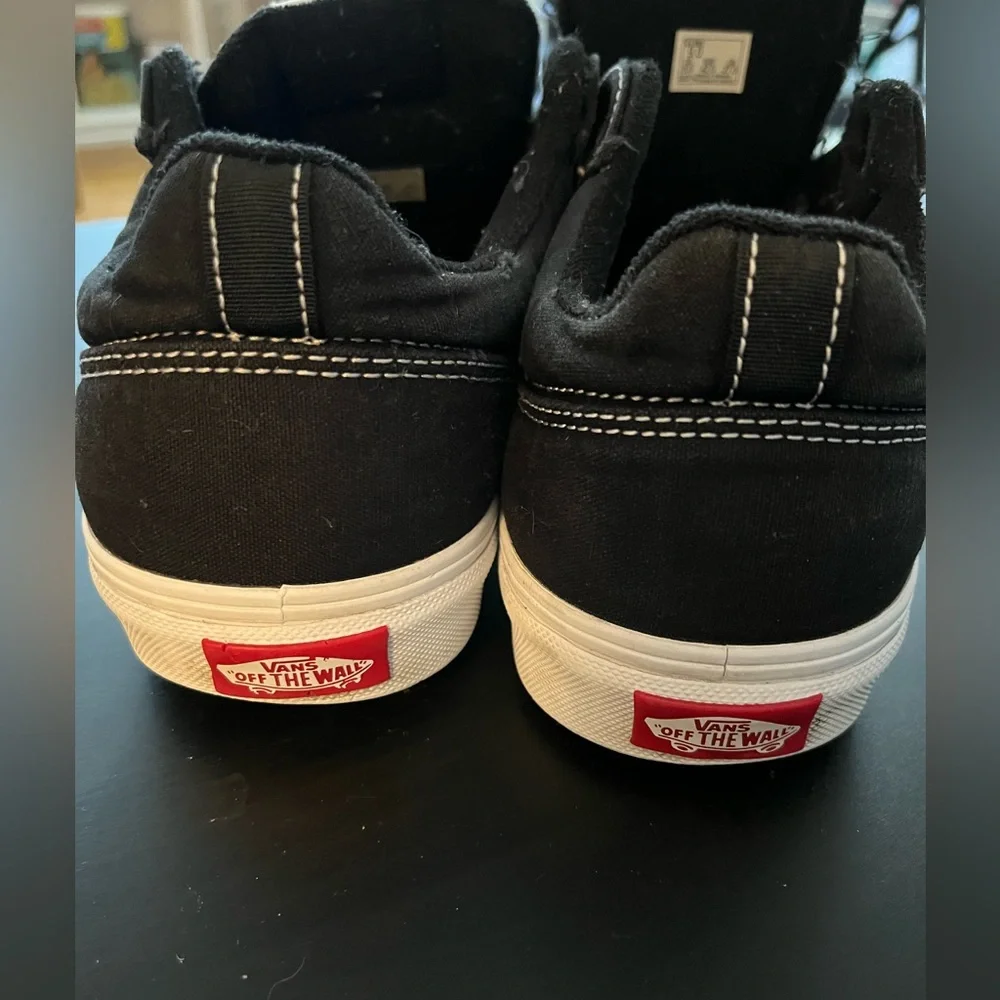 Vans - Picture 5 of 9